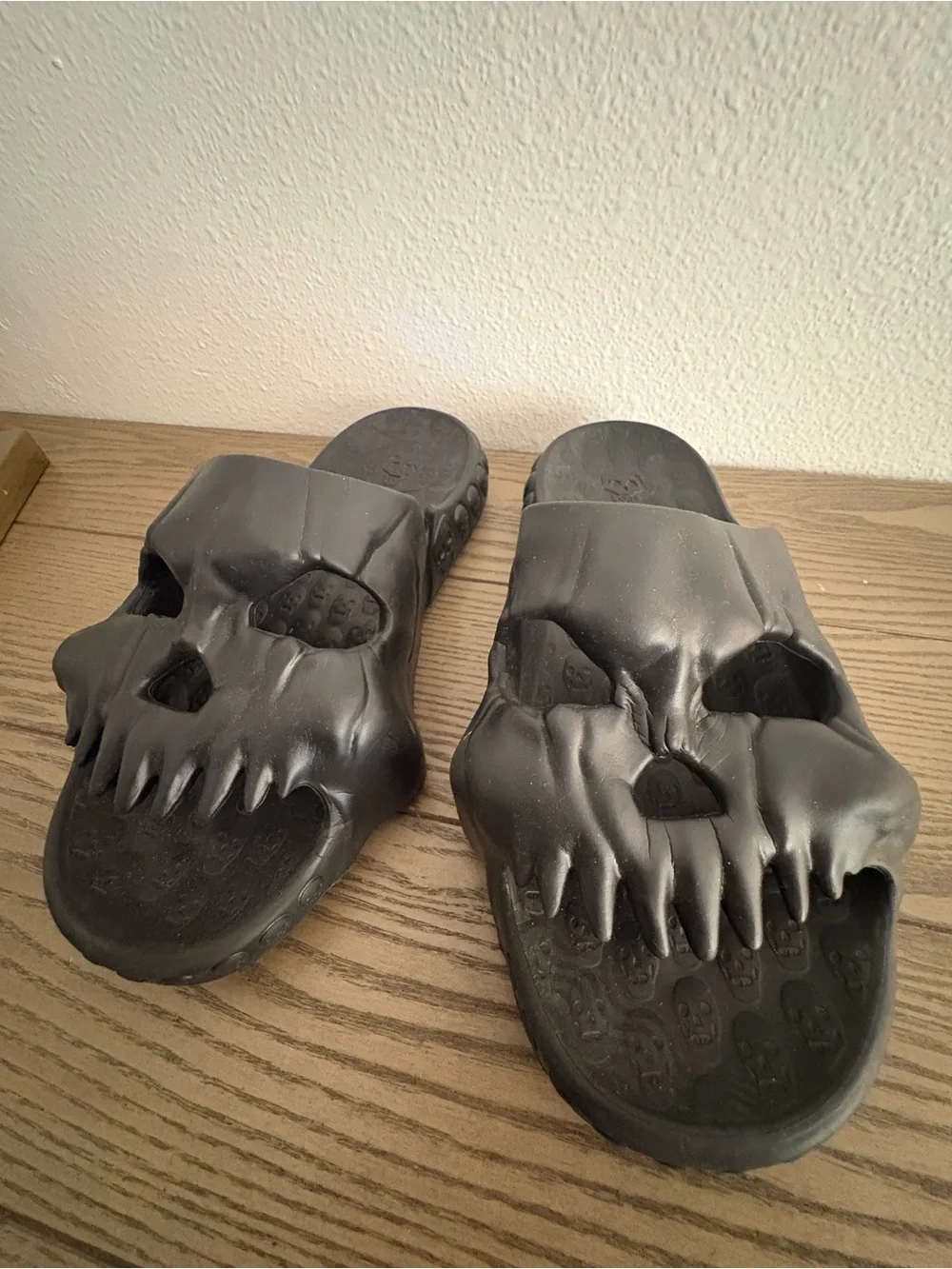 Brand new Black skull slides with skull design #skater #goth